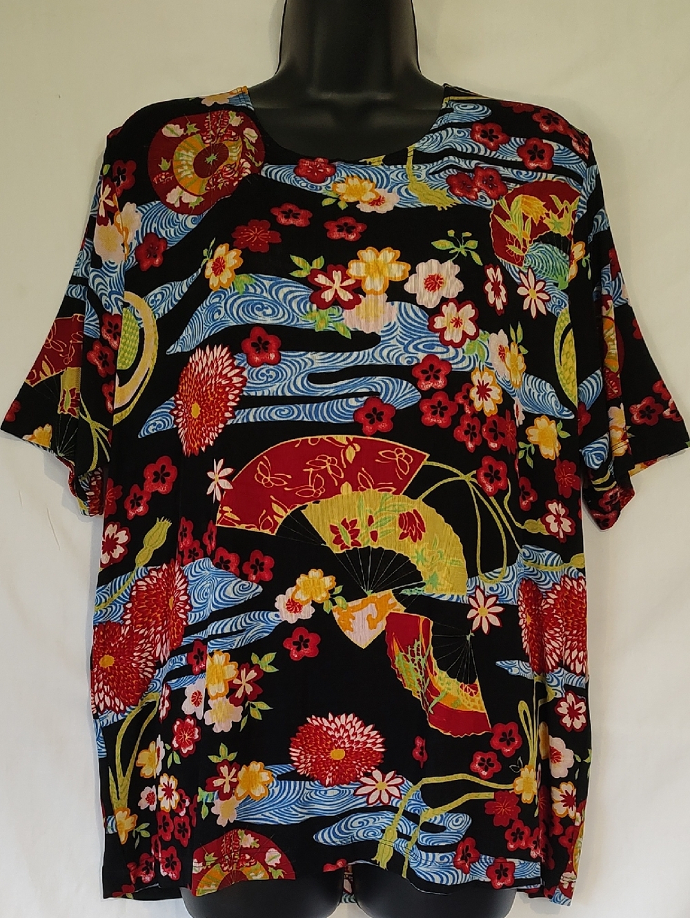 Slinky Brand Black Short Sleeve Top with Multicolor Floral & Fan Print